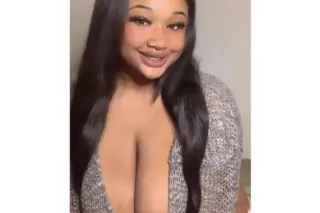 CHYNA W/ THE GOLDEN 🍯✨😉 AVAILA... - Image 1