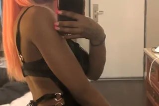 YOUR FAVORITE FUN SIZED HOTTIE🔥😏🥰 one hit nd your sure to be hooked! 😉 (outcall only) - Image 1